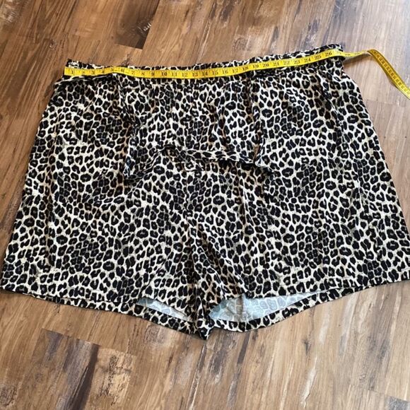 Torrid Paperbag Stretch Challis Animal Print Tie Waist Pull On Date Nite Shorts - Picture 6 of 13
